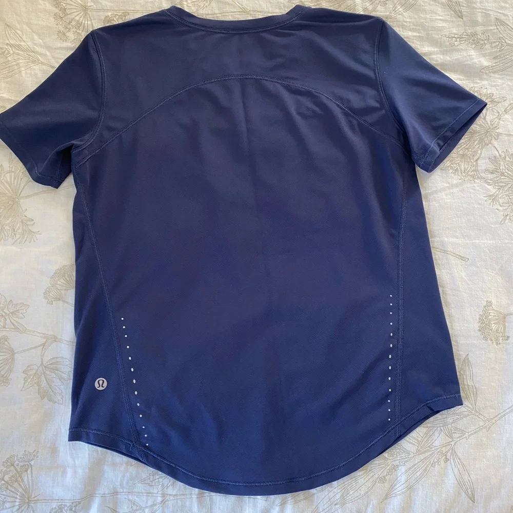 Lululemon High-Neck Running and Training T-Shirt in Night Sea - Picture 4 of 8